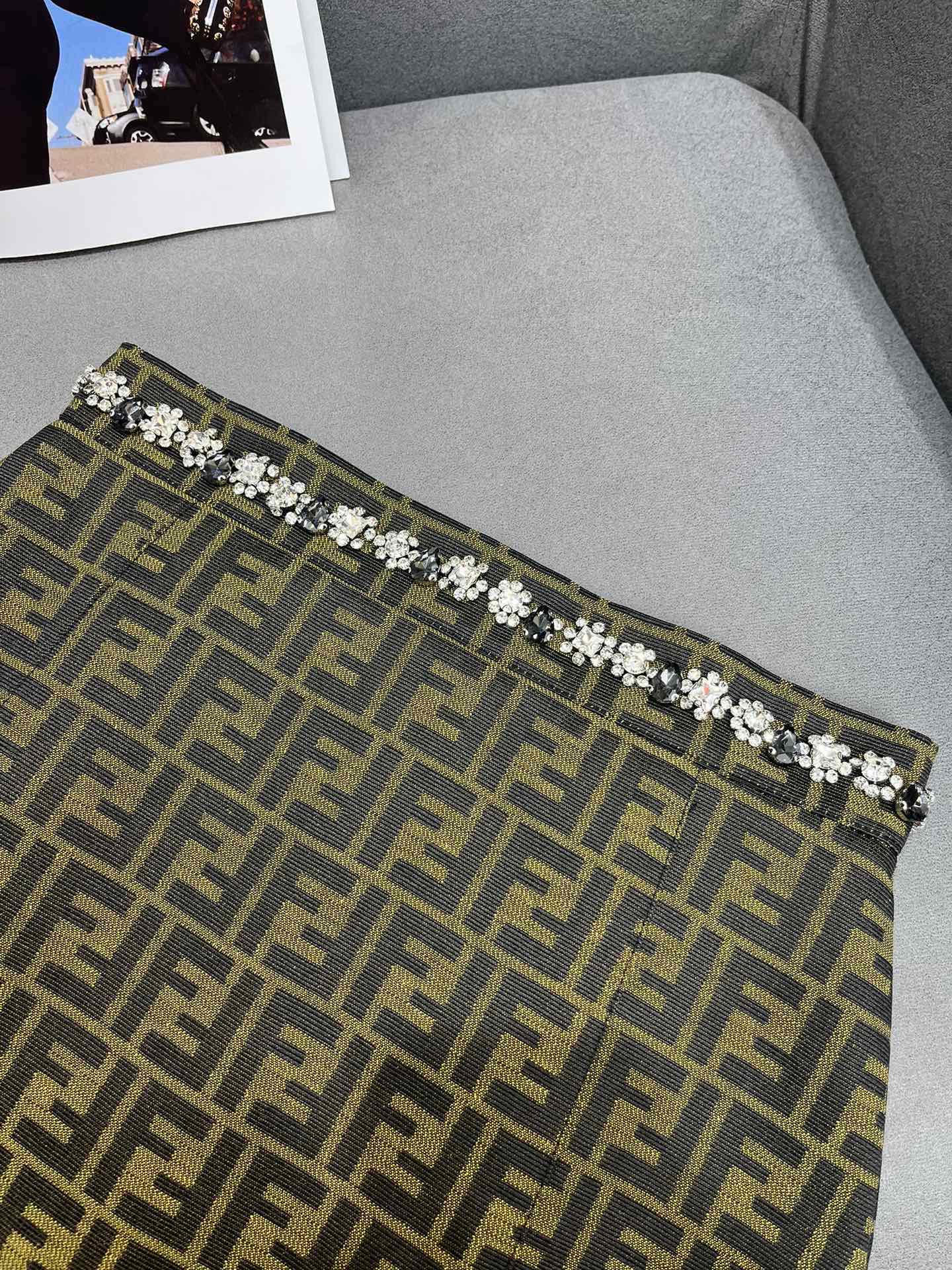 Fendi-2403-24ss Весенне-летний новый костюм: жакет и юбка