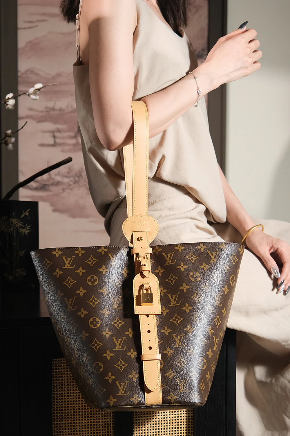 Классическая сумка-корзинка LV с монограммой