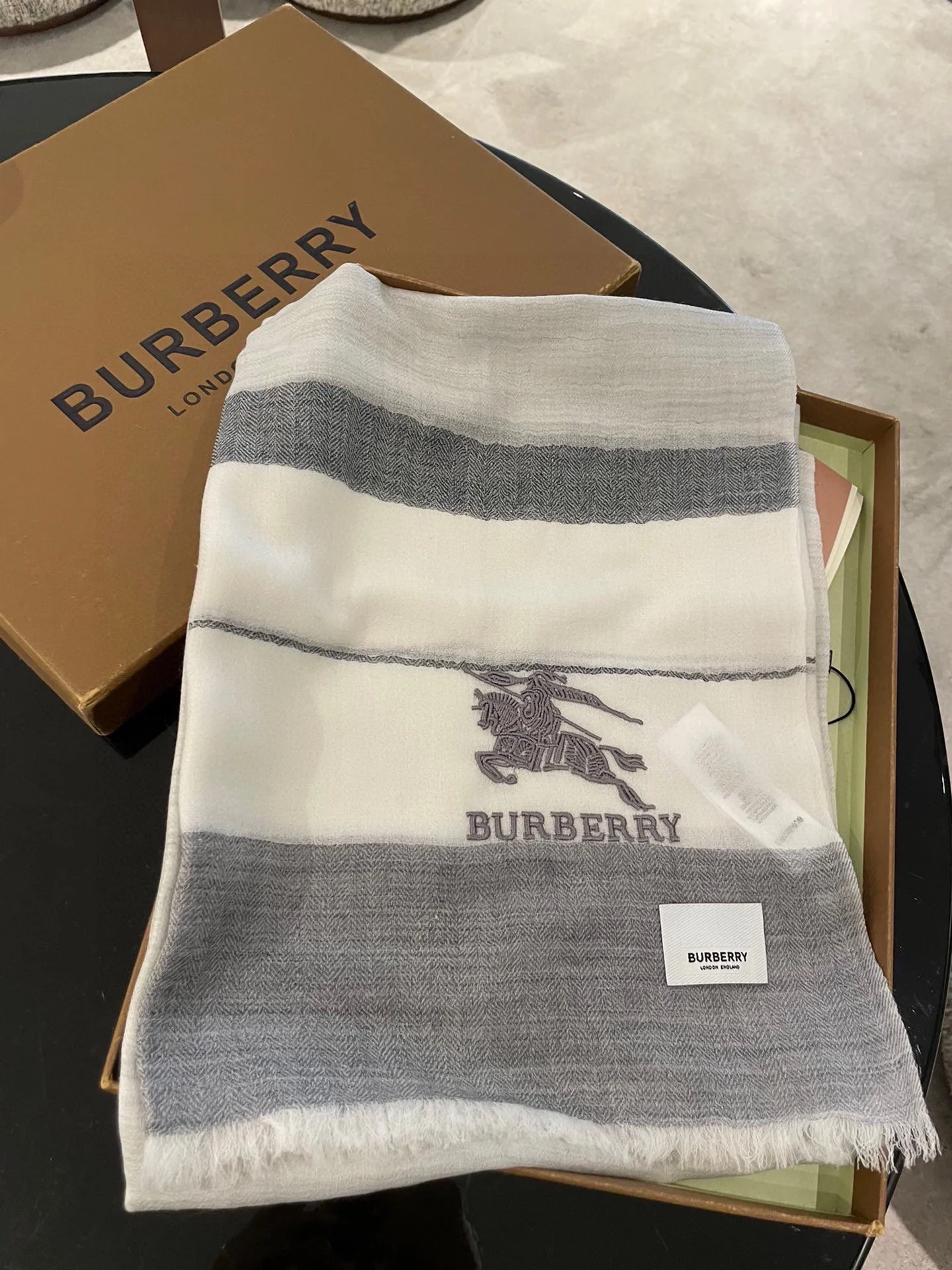 Кашемировый шарф Burberry Wave с волнистой текстурой - 105 см x 180 см - серый