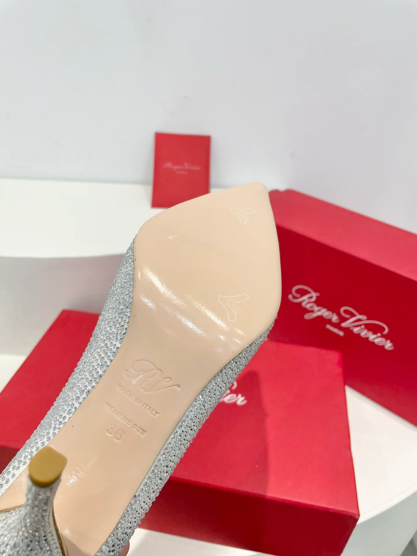 Обувь RV Shoes - Серия ?Кристальные туфли? - Туфли на высоком каблуке со стразами - Серебристые