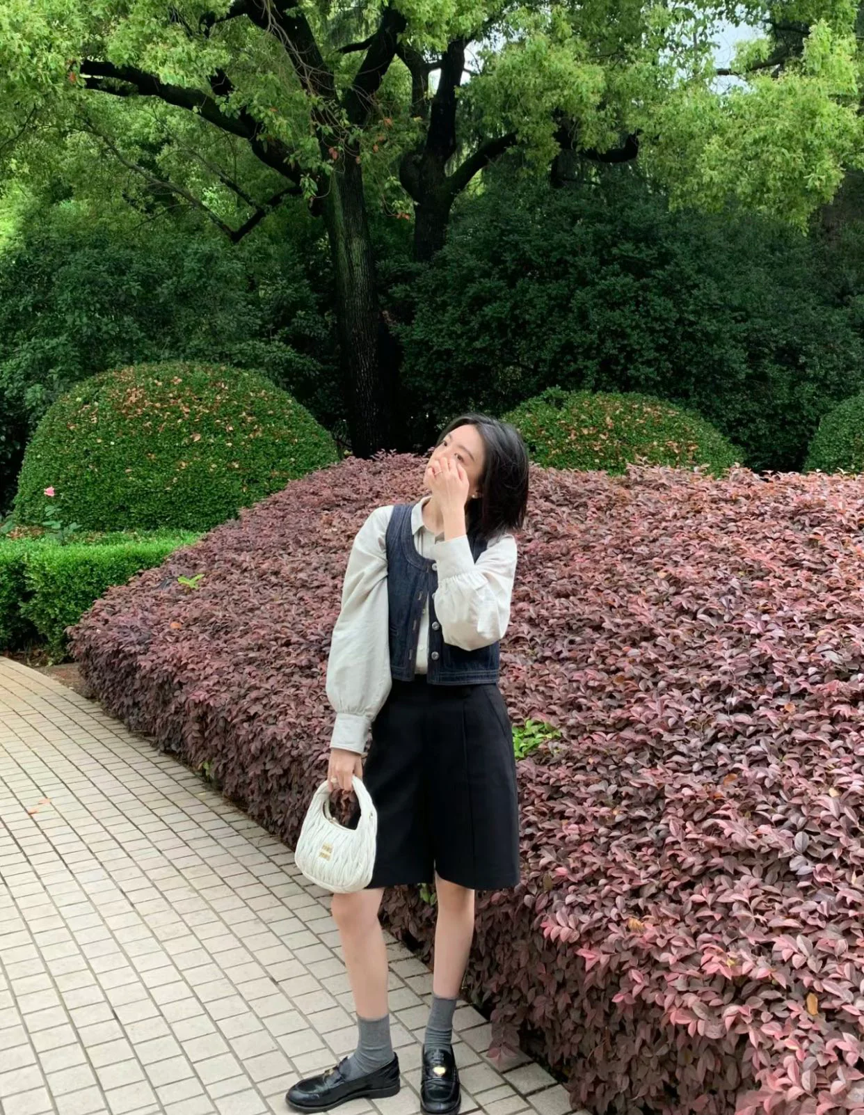 Сумка Miu Miu Wander — маленькая, из овечьей кожи — носите и делитесь с другими.