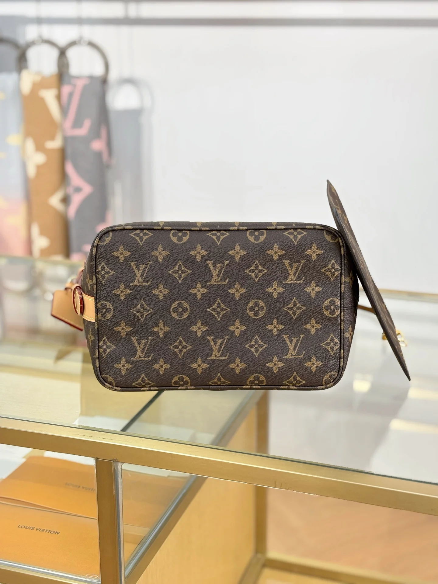 LV-m12926-all-in-large handbag-monogram