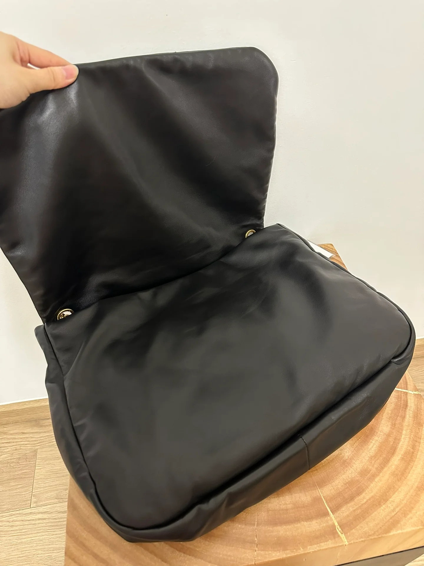 Сумка YSL из кожи ягненка наппа с двойной цепочкой - в стиле Джейми