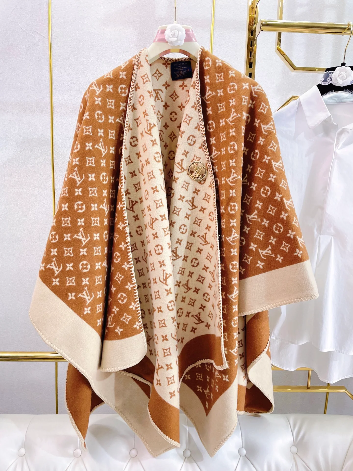 LV - Шаль - с металлической пряжкой - смесь шерсти, шелка и кашемира - 137-152 см