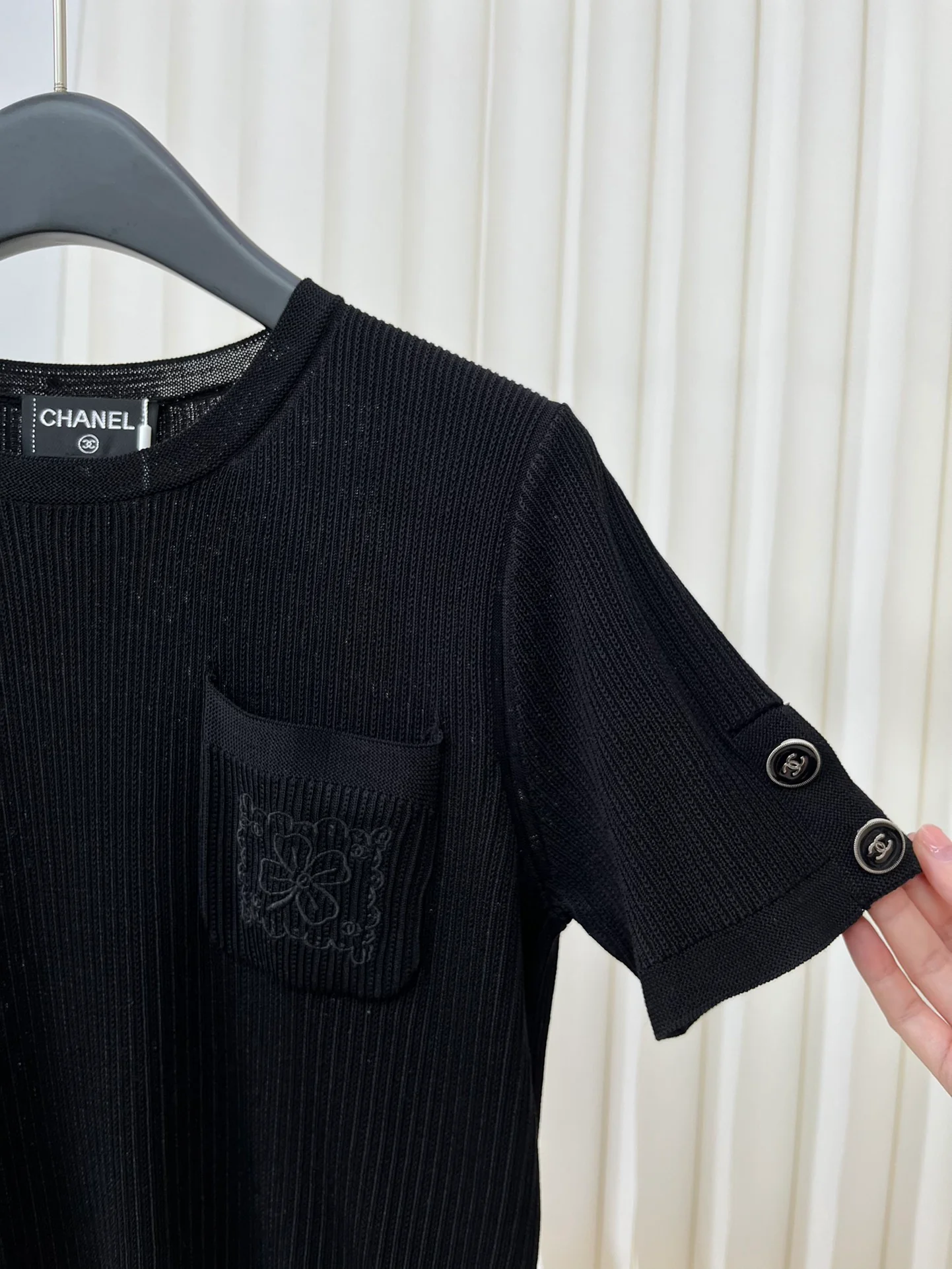 Chanel 2403 - Вязаный свитер с карманом и изображением четырехлистного клевера