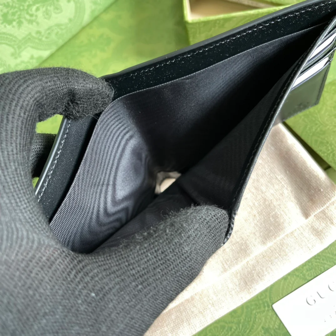 Gucci 最新款蜜蜂短夹