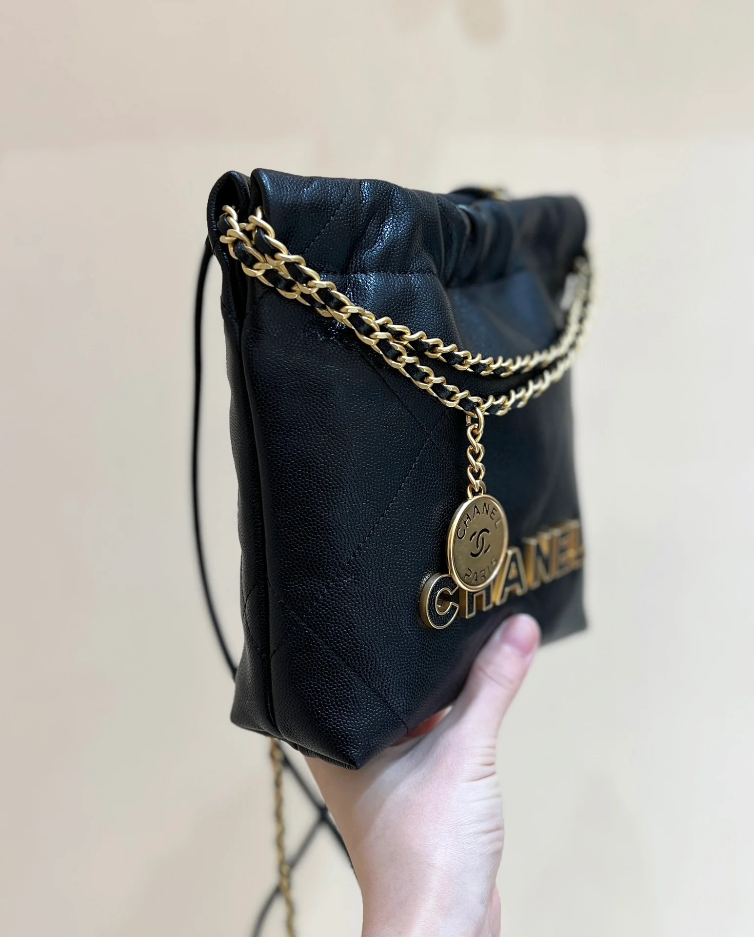 Мини-сумка Chanel Mini 22, лимитированная серия, мусорный мешок - черный.