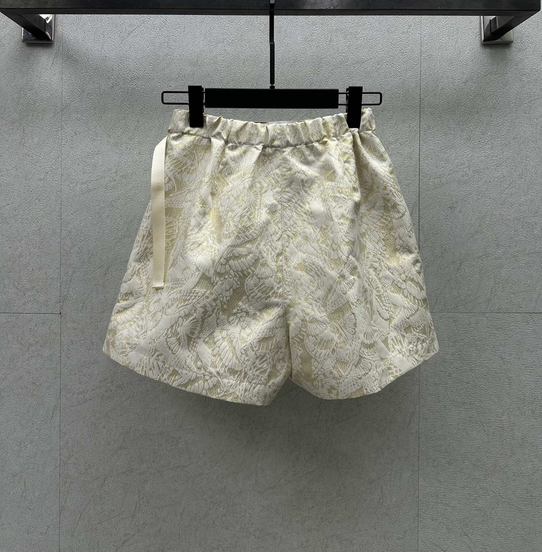 Dior - 2403-24 Новинка ранней весны: брюки-юбка с золотой нитью и бабочками - абрикосовый цвет