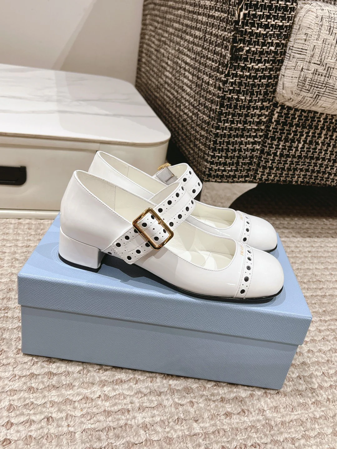 Туфли Мэри Джейн Prada 2024 — белые