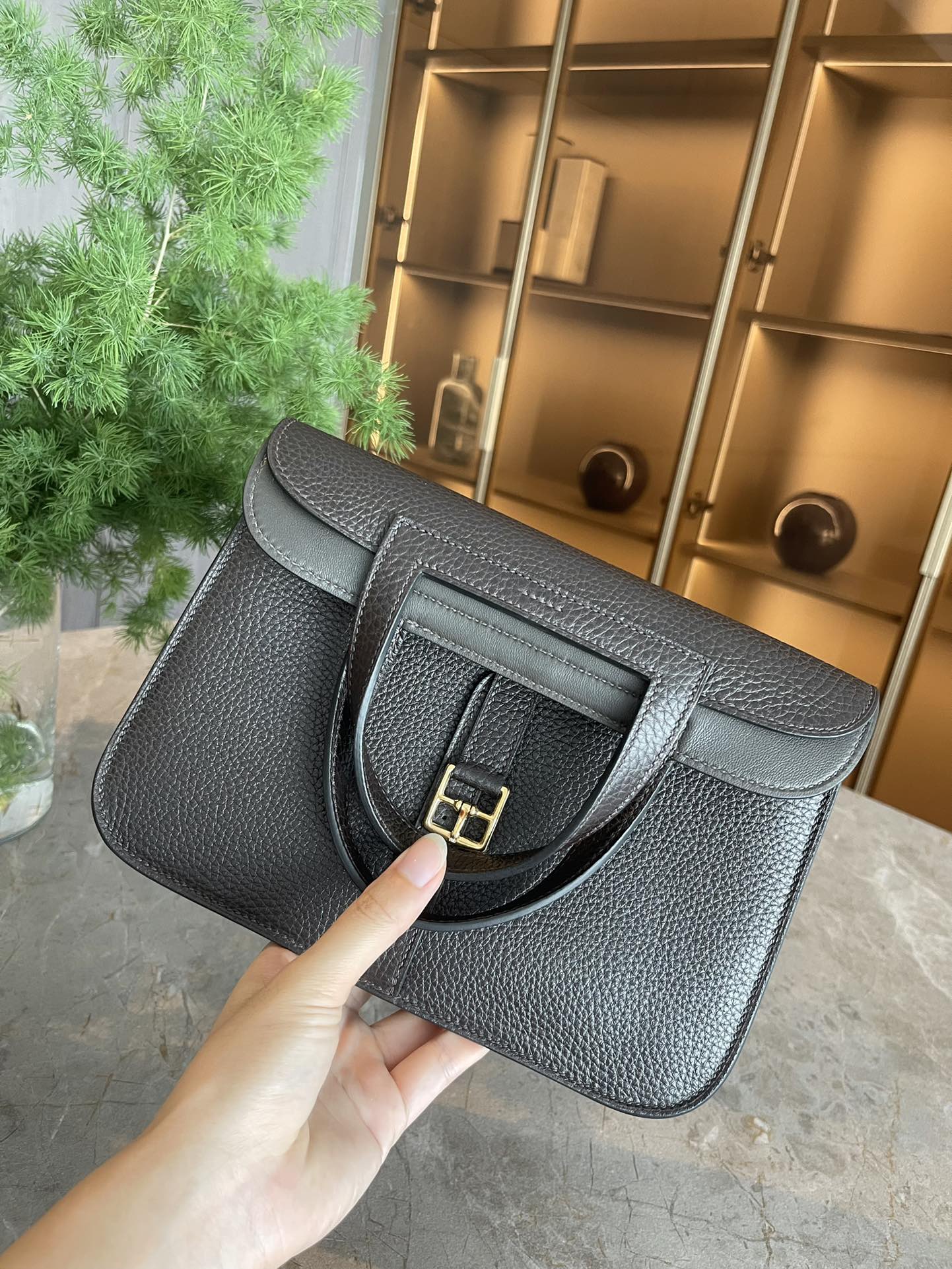 Hermes-halzan-25-ebony-tc-gold-button