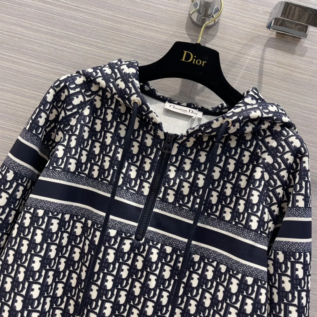 Dior 2403-24 Новинка ранней весны: спортивный костюм с монограммой по всей поверхности - черный