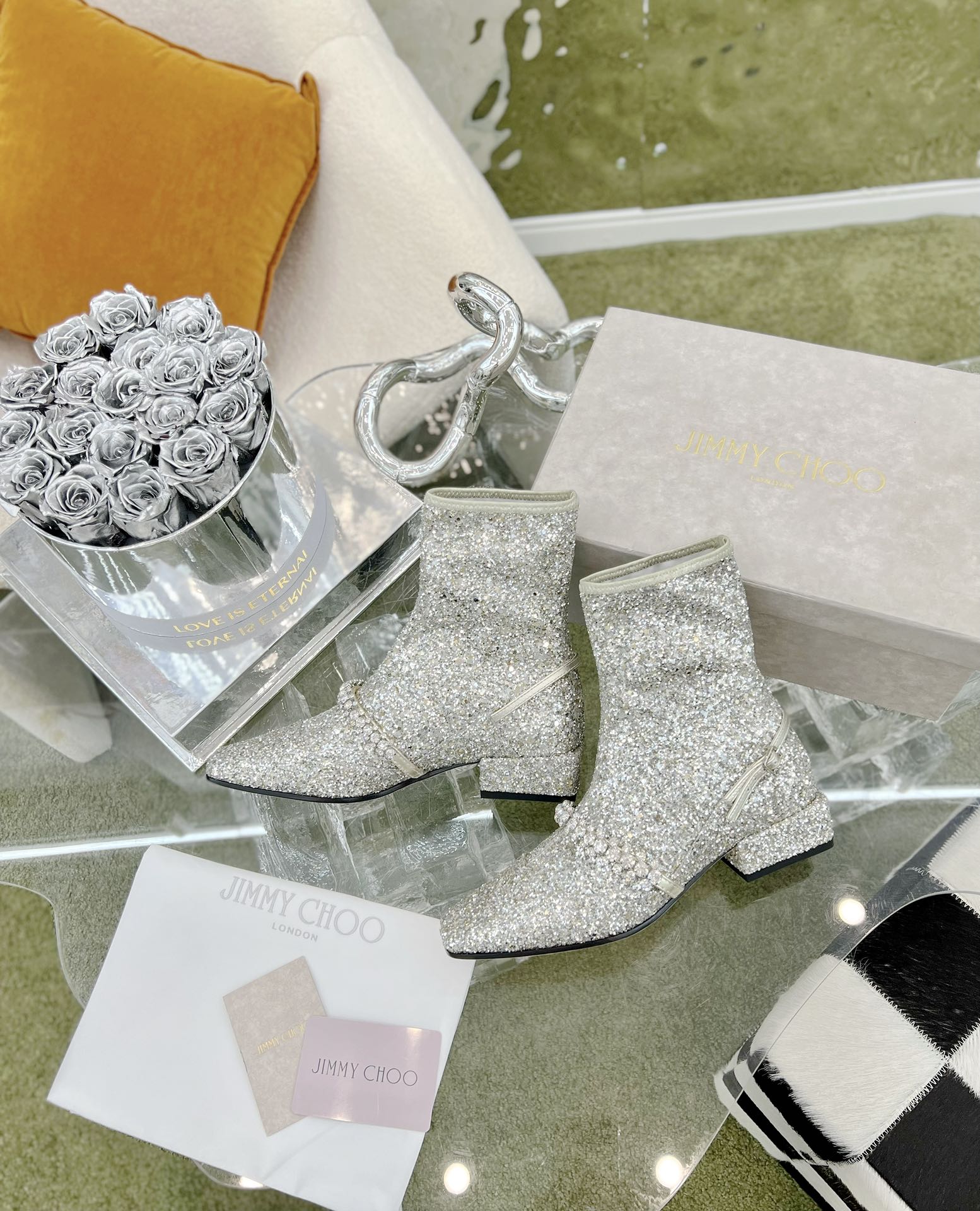 Jimmy - Новинка сезона весна/лето 2022 - Ботильоны на резинке со стразами - 1