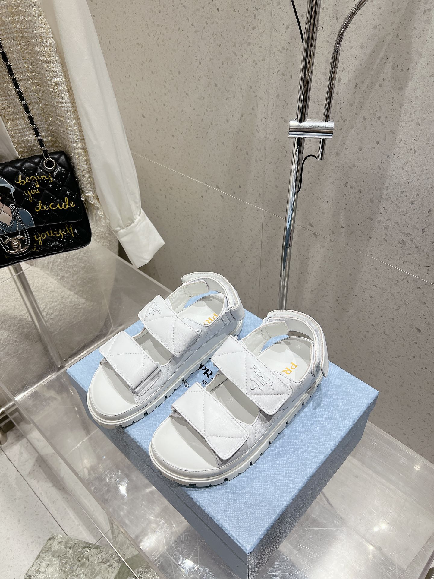 Сандалии Prada 2024 на платформе с застежкой-липучкой - желтые