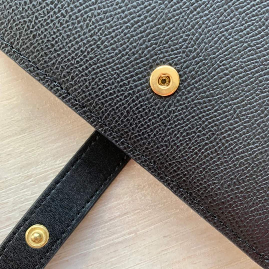 Кошелек Celine Strap из зернистой телячьей кожи - 11