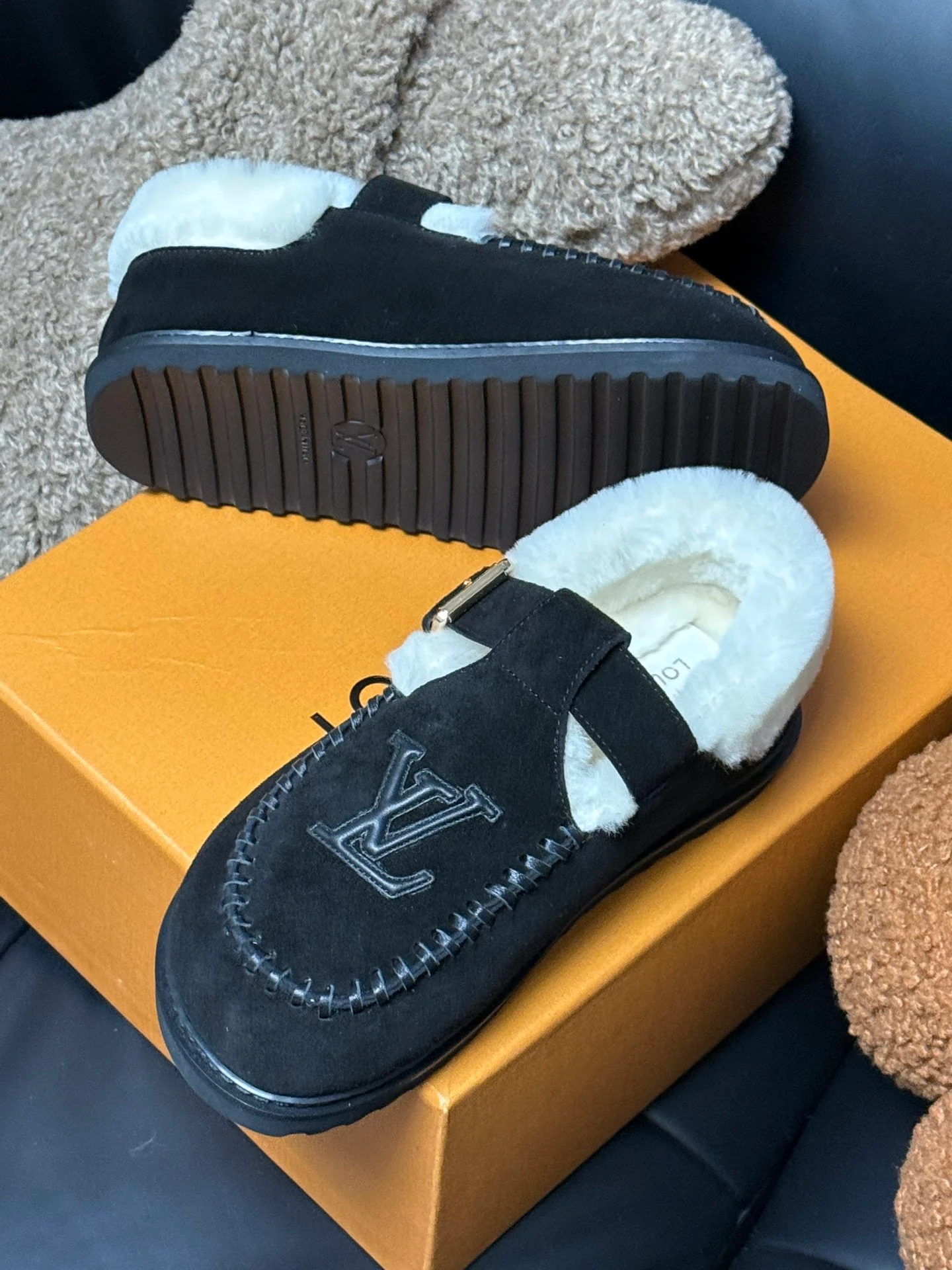 Меховые туфли Мэри Джейн LV-2024 - черные