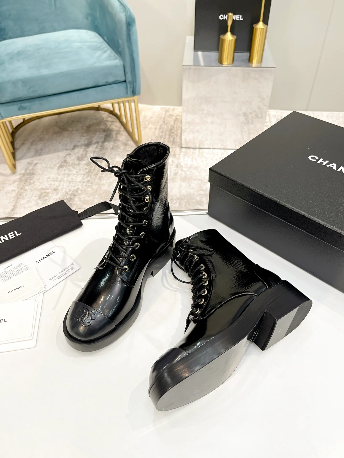 Chanel - Ботинки до середины икры на шнуровке - Черные