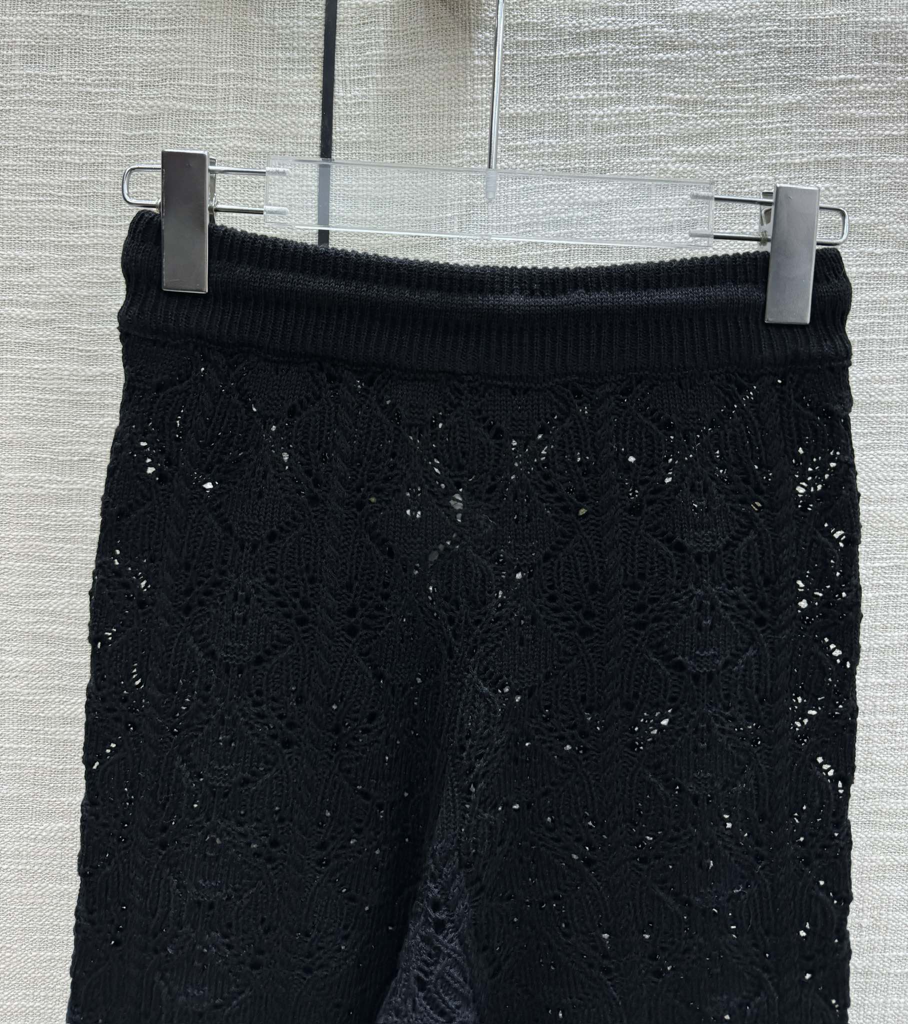 Chanel 2403 - Трикотажные шорты с ажурным узором - Черные