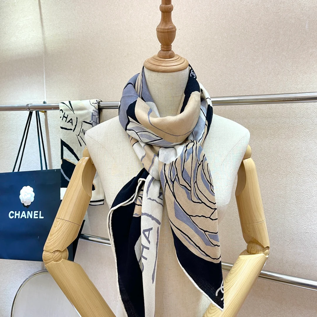 Классический кашемировый платок Chanel ?Камелия? — 140 см — подходит для всех сезонов.