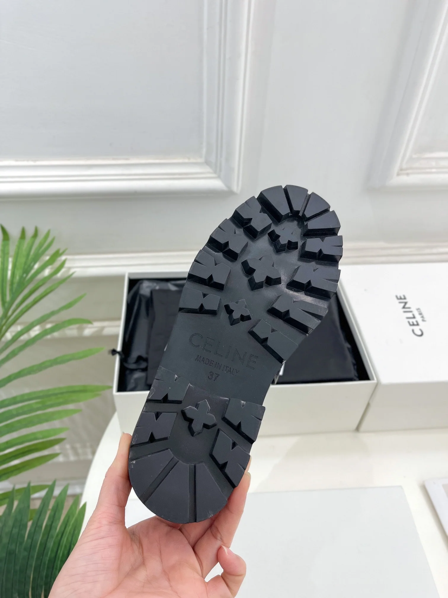 Новинка сезона весна/лето 2023 от Celine - Лоферы Arc de Triomphe - Черные - 1