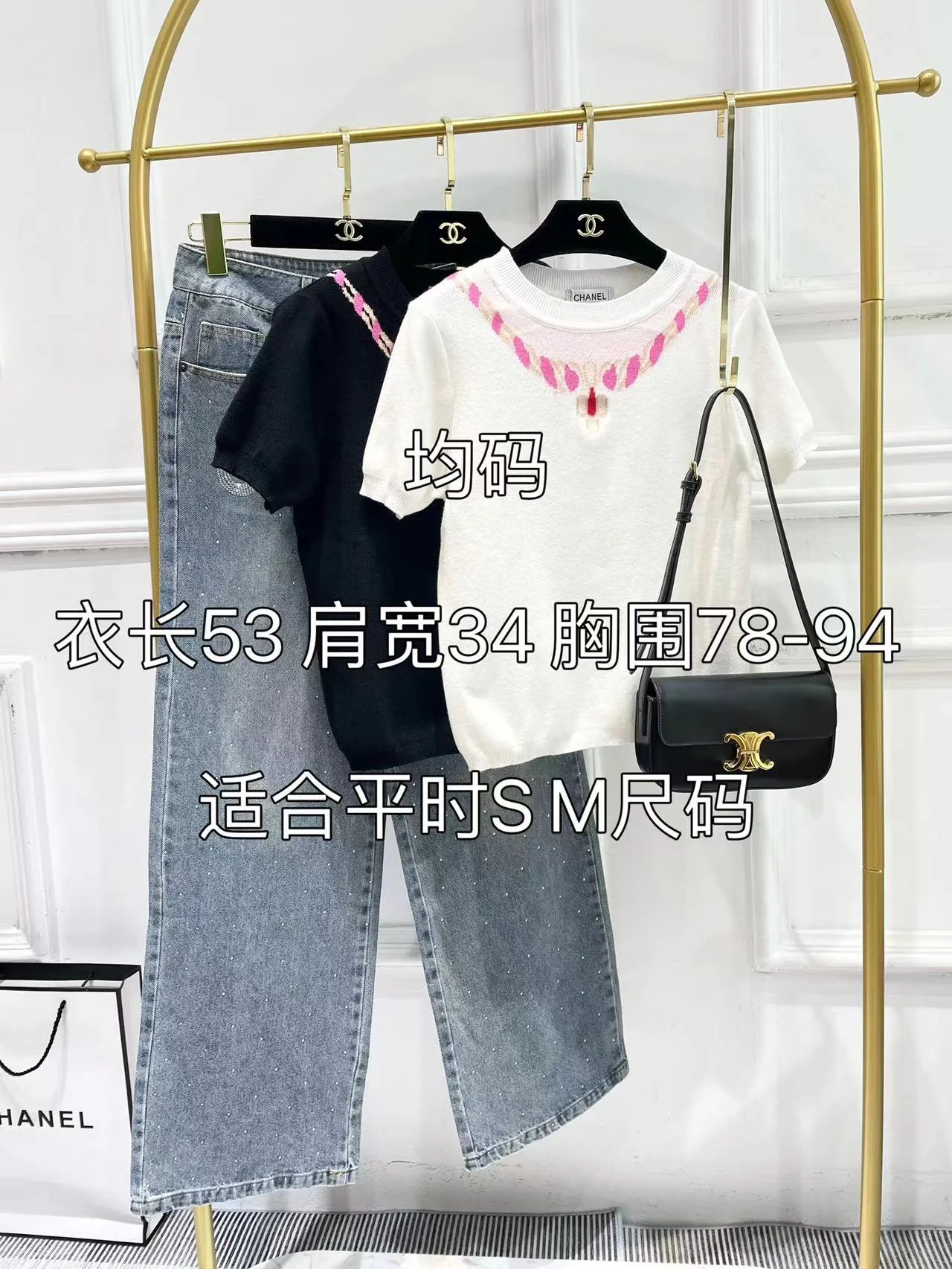 Колье Chanel 2403 из жаккардовой ткани с драгоценными камнями и вышитый круглый вырез, вязаный топ с короткими рукавами - черный