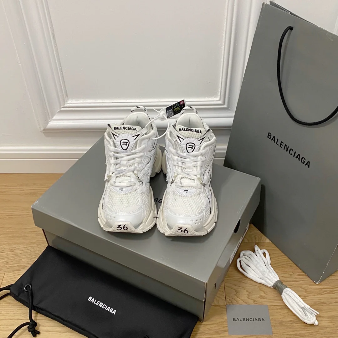 Кроссовки Balenciaga Runner Dad Shoes - белые