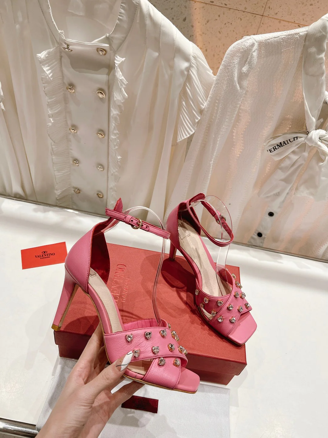 Новинка лета 2023 от Valentino - Босоножки на высоком каблуке со стразами - Розовые - 7-5 см