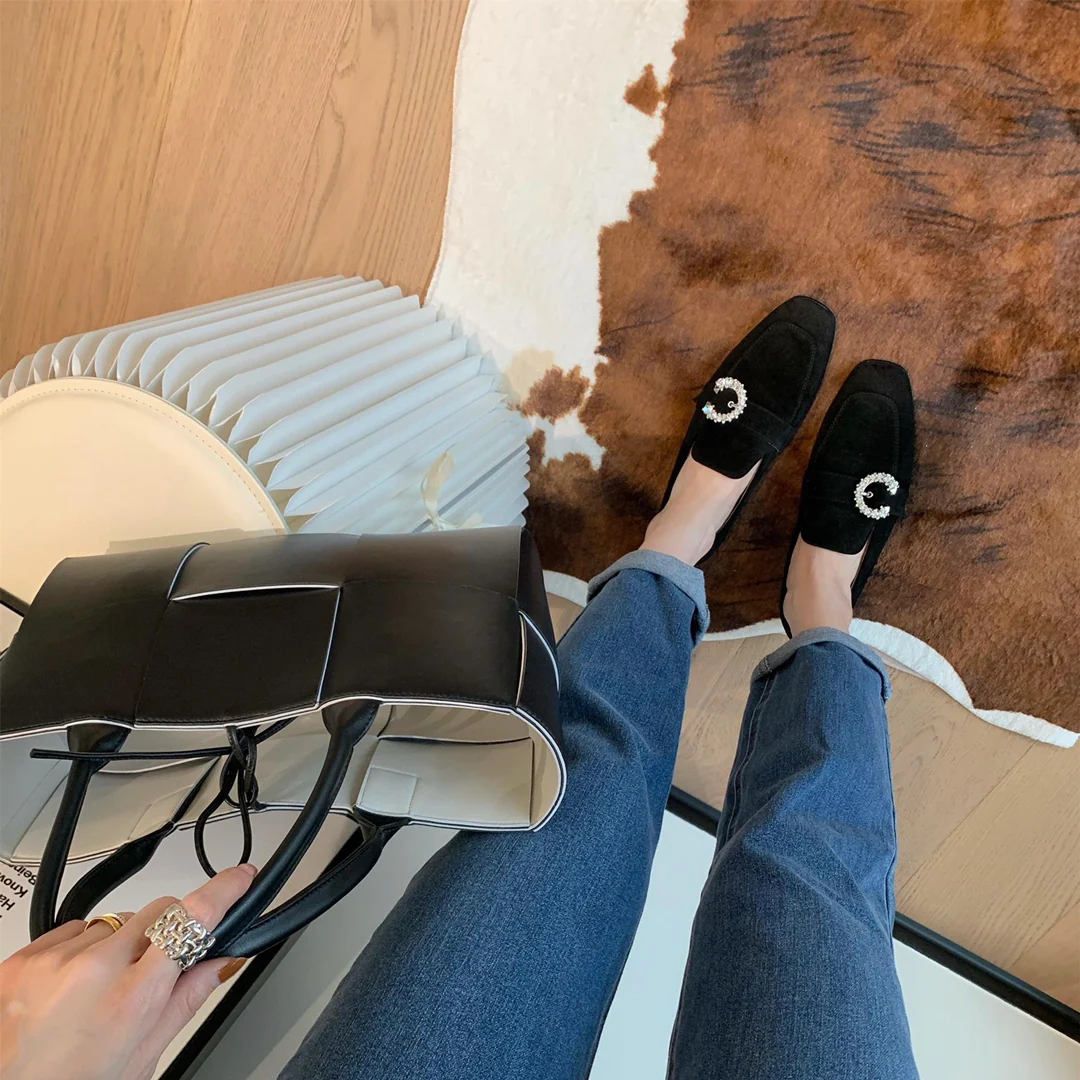 Лоферы Jimmy Sparkling Crystal — на фото.