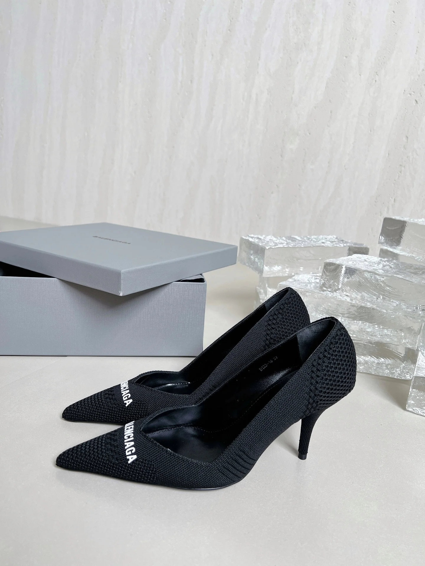 Balenciaga - Туфли-лодочки с острым носком, 2022 год.