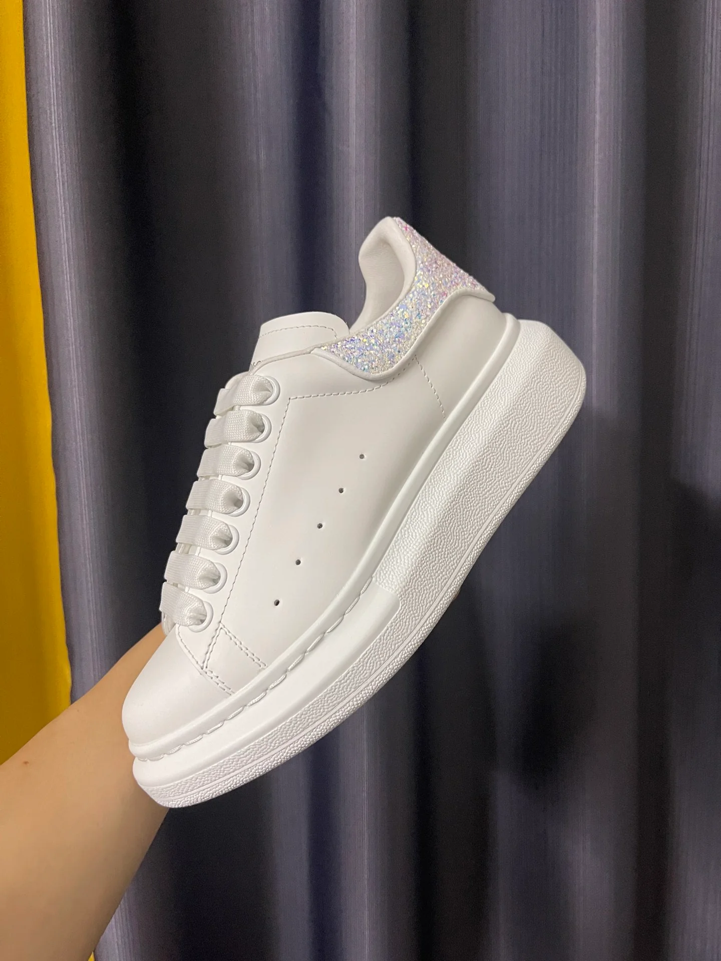 Классические белые кроссовки McQueen - унисекс - переливающийся белый - премиум-издание