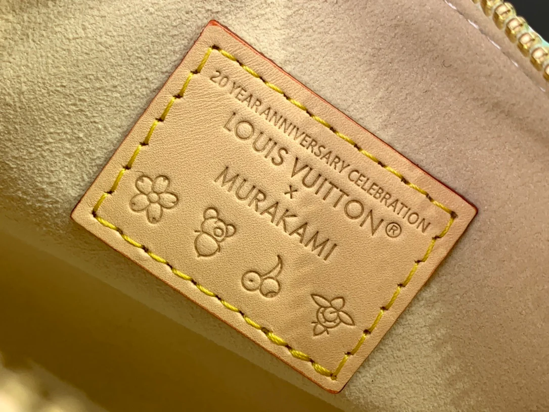 Сумка LV Nano Speedy Mini из канваса — белая.