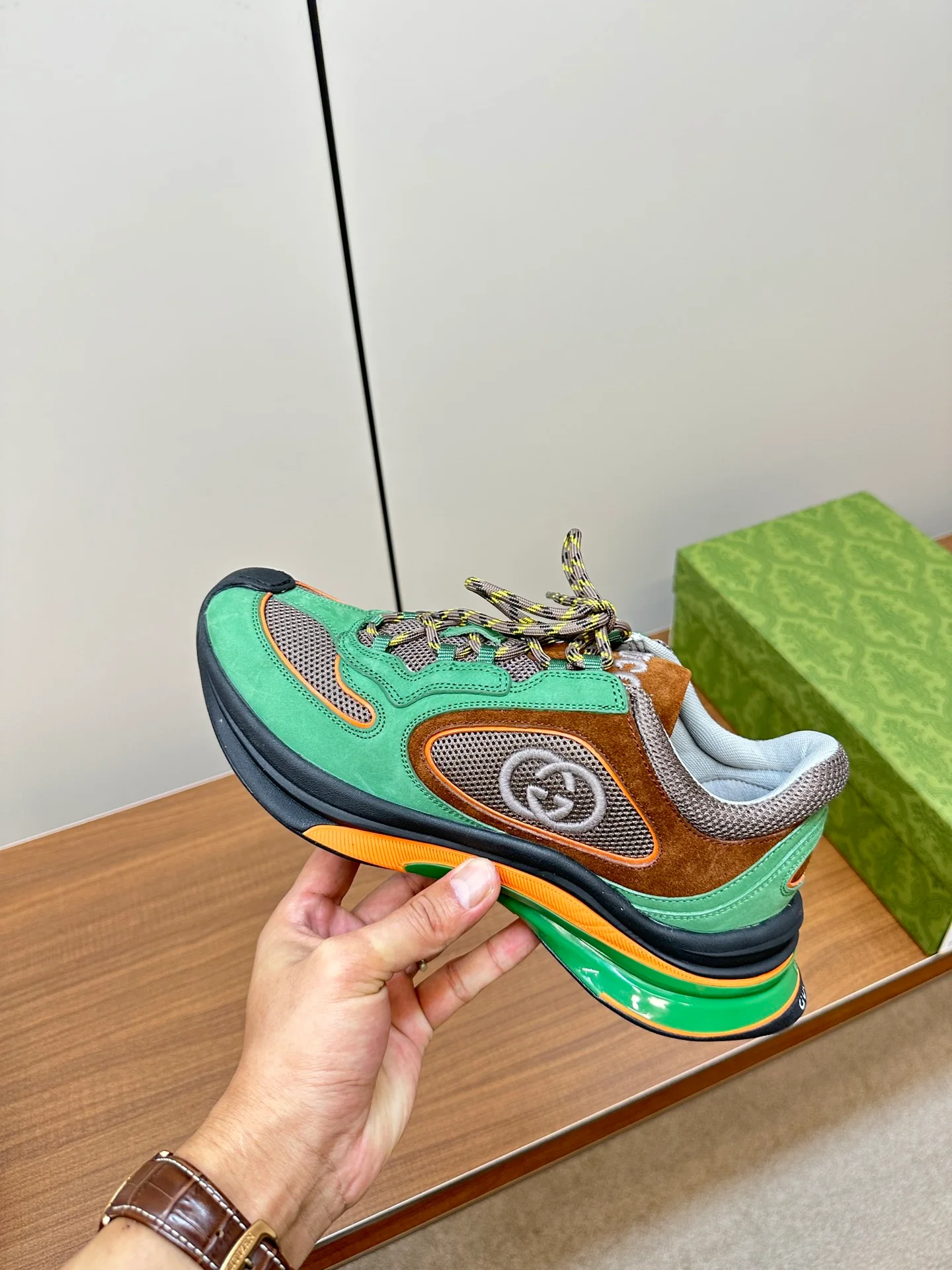 Новинка осенне-зимней коллекции Gucci 2023 — Кроссовки из однотонного вязаного кроя — Унисекс — Зеленый