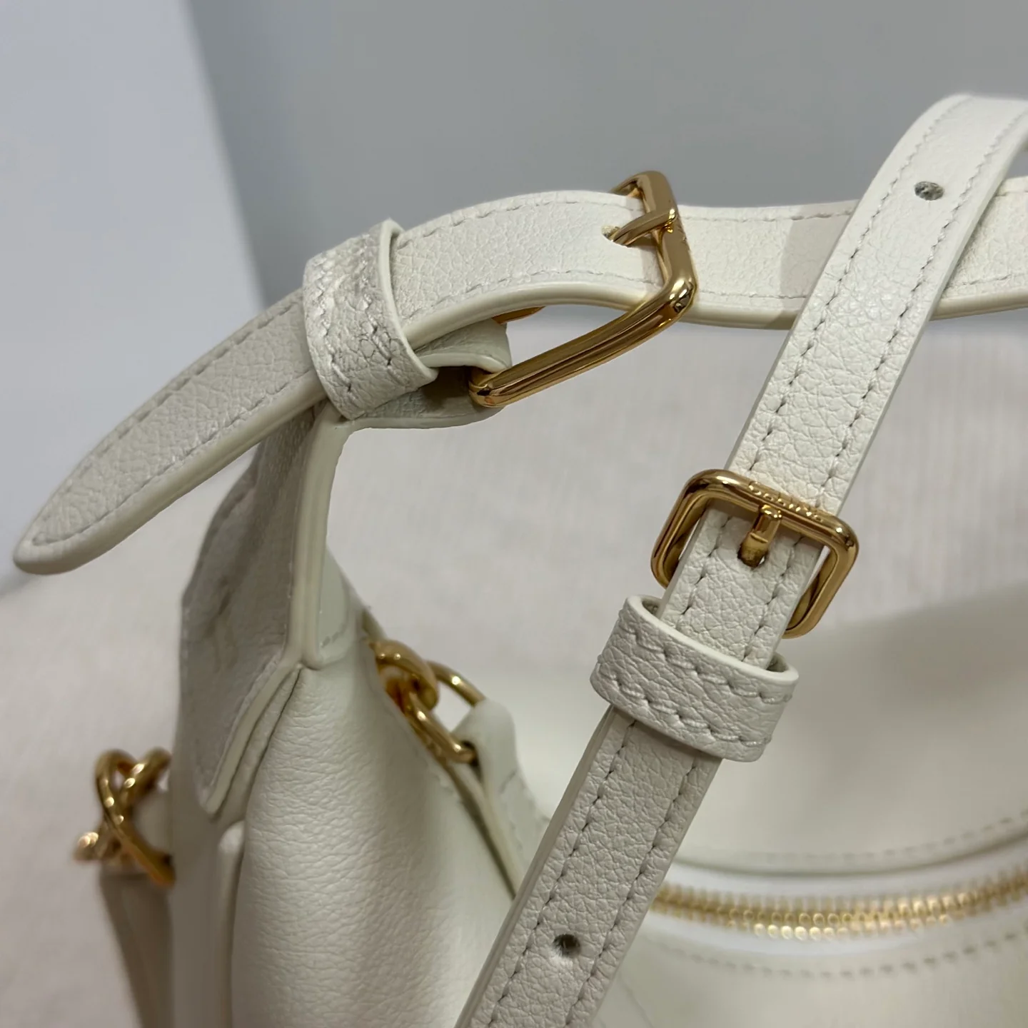 Сумка Celine-Lulu Crescent Bag - белая