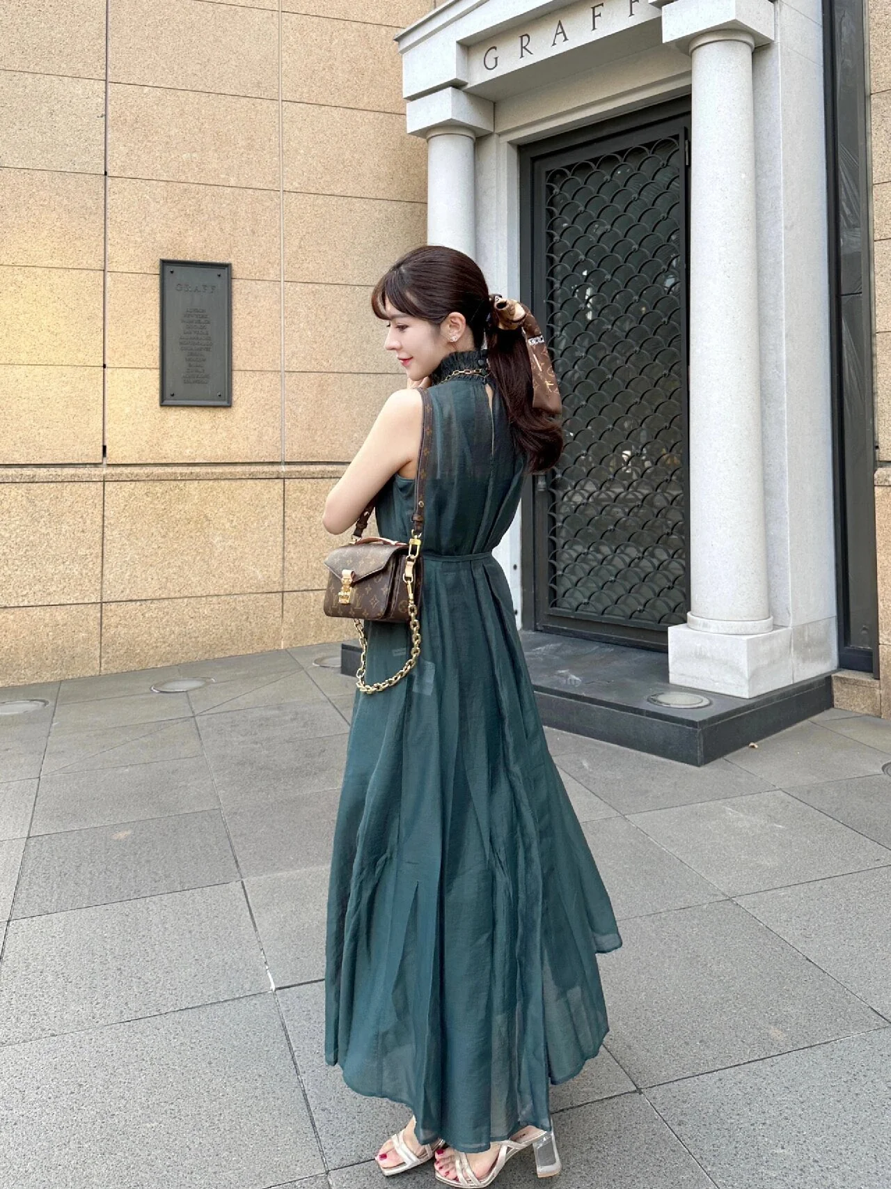 m46279-LV-pochette-metis-east-west-messenger bag-shoulder/crossbody bag