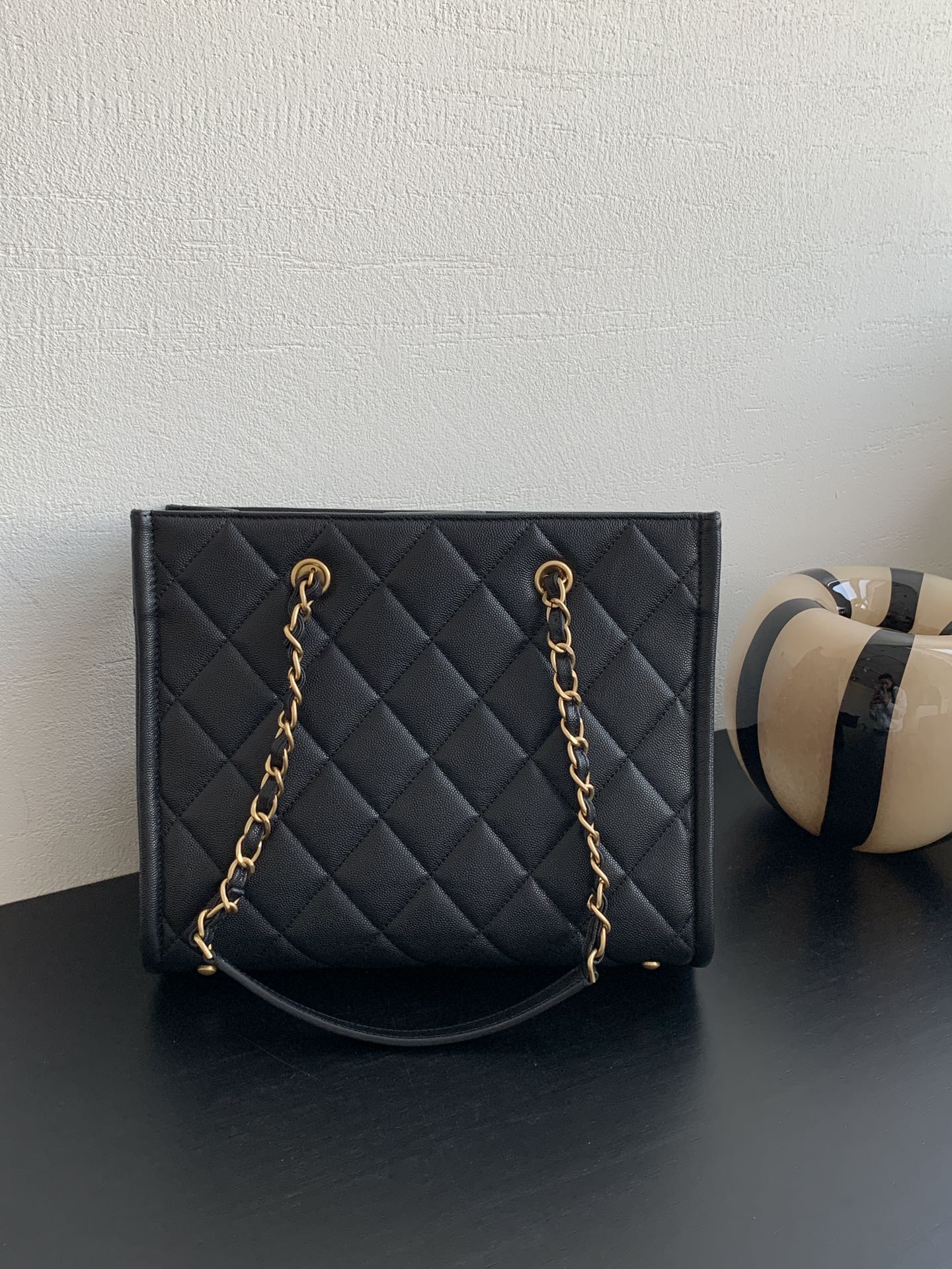 Сумка-тоут Chanel Two-in-One Letter Tote Bag - черная