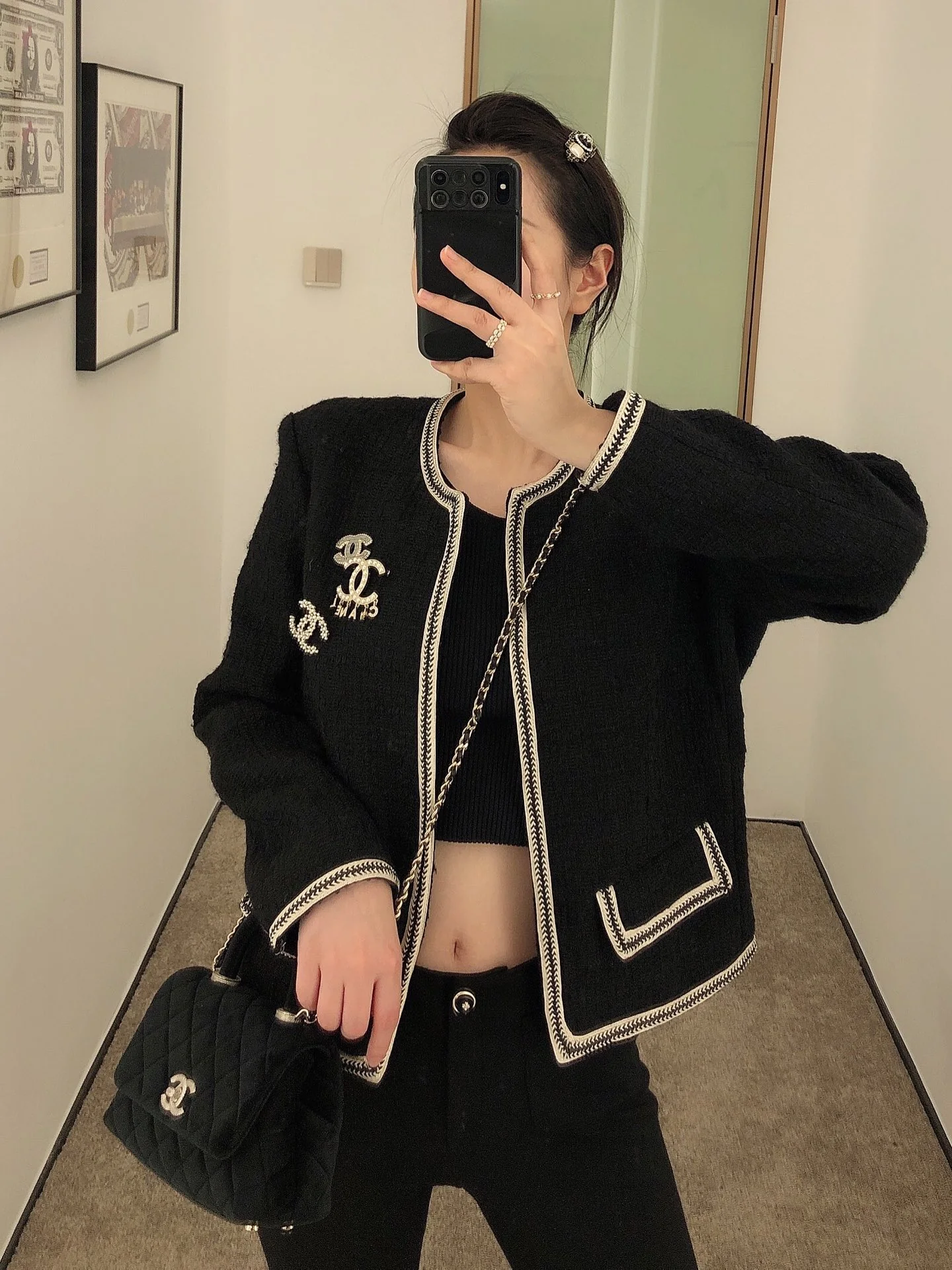 Мини-сумка Chanel Coco Handle из черного бархата с бриллиантовой пряжкой