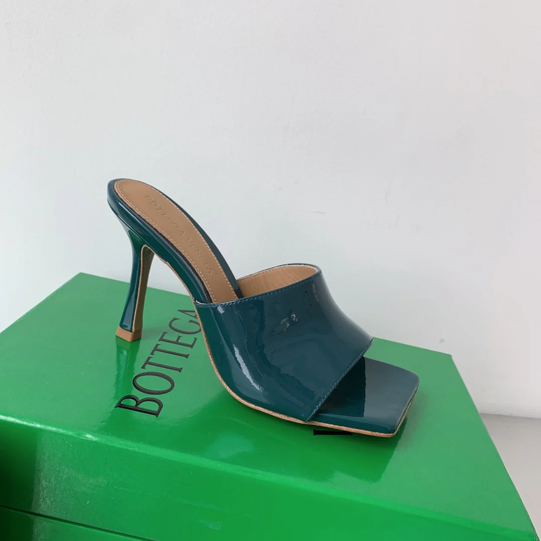 Дом BV - Квадратная голова - Корень