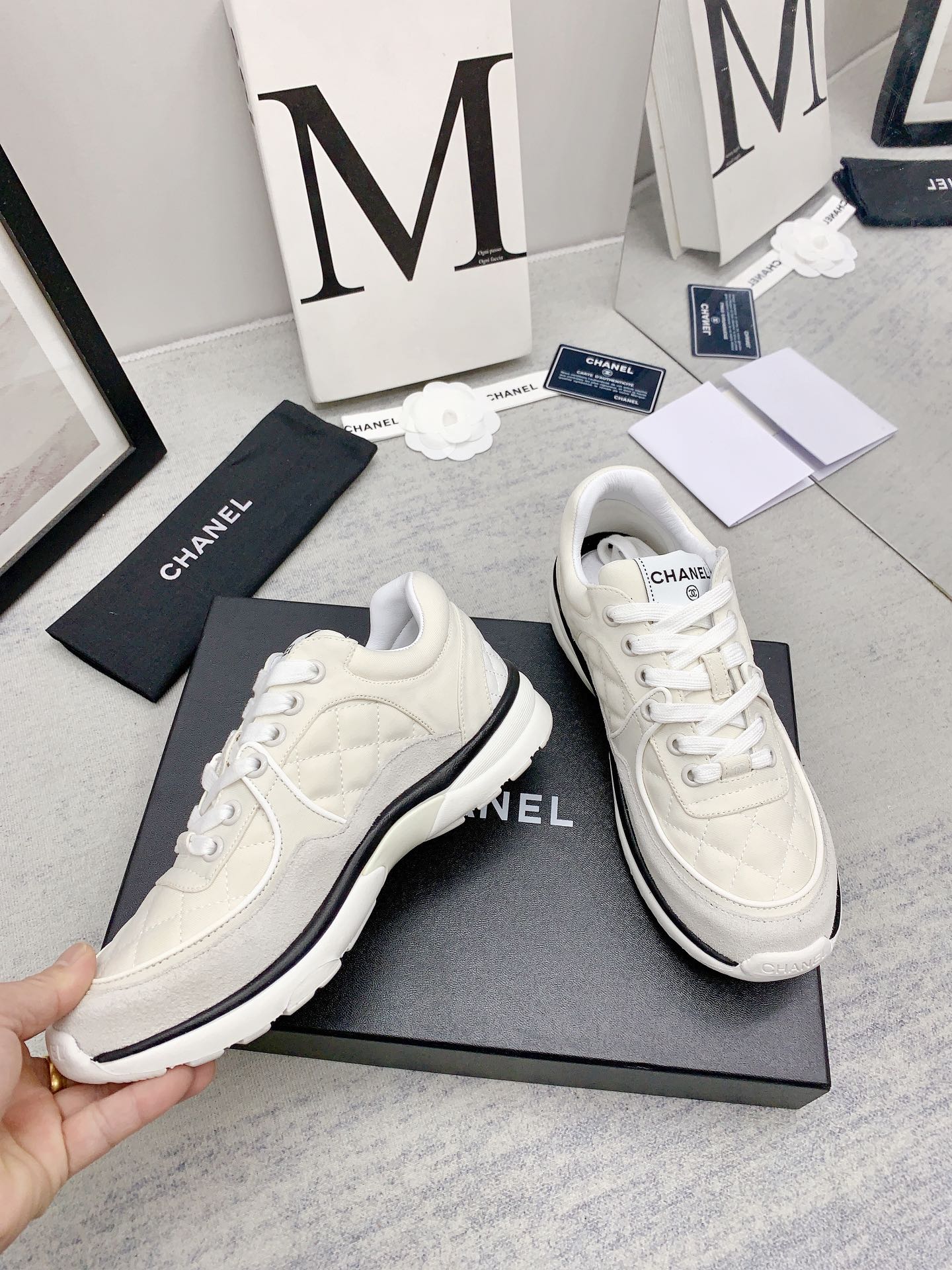 Клетчатые повседневные кроссовки Chanel - Off White