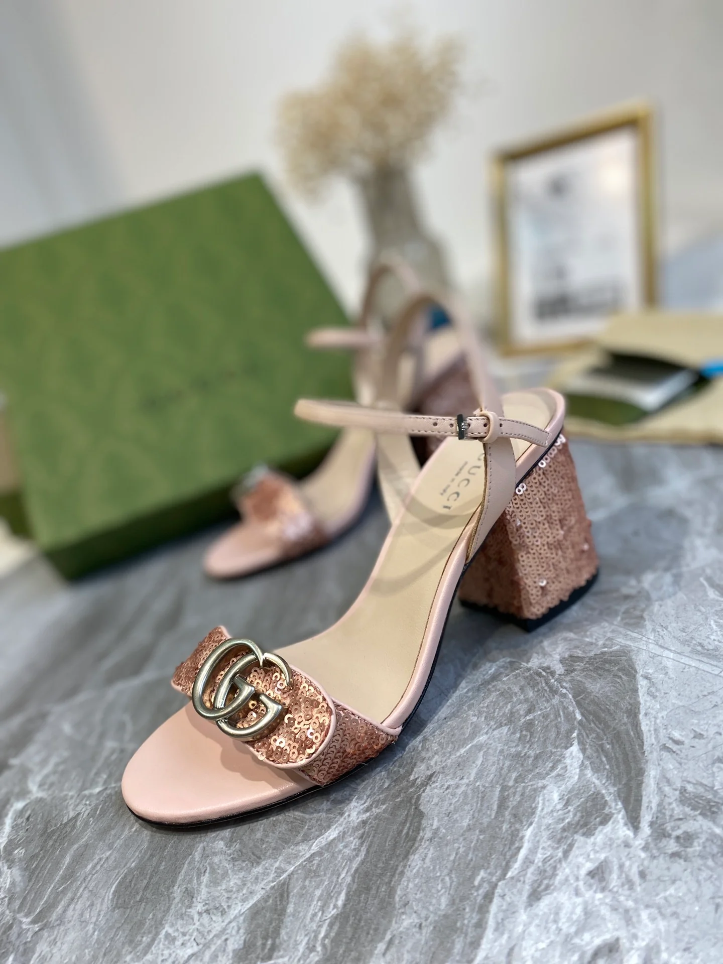 Босоножки Gucci на высоком каблуке с ремешками - 2