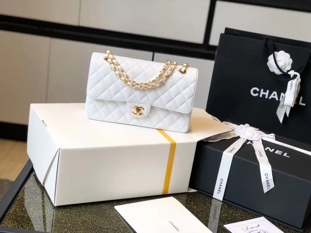 Сумка Chanel CF - икорная кожа - белая с золотой фурнитурой - 25 см