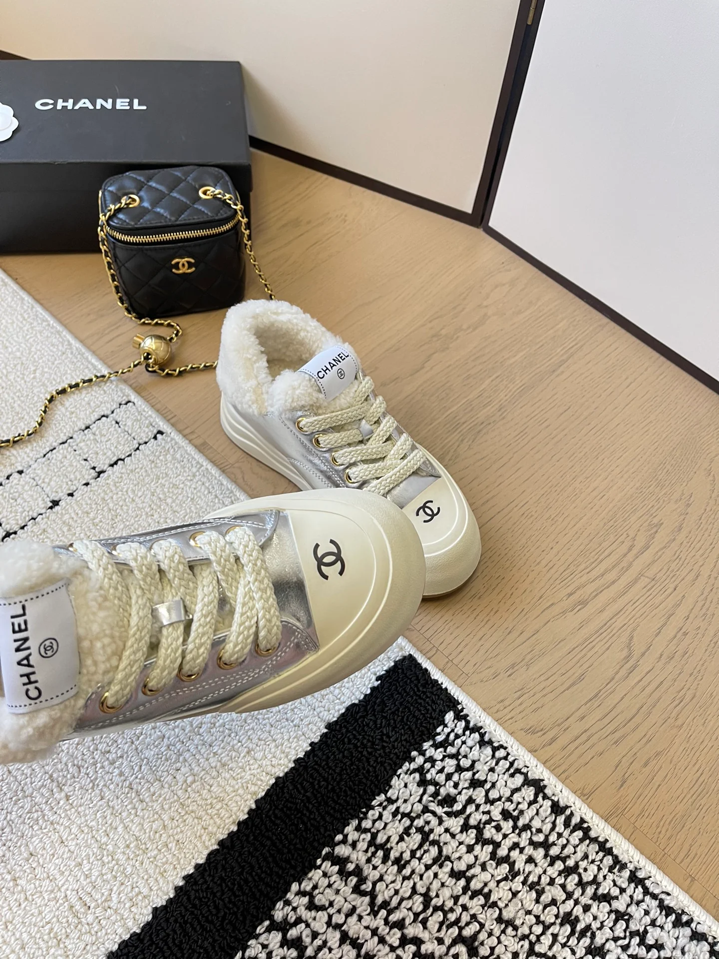 Повседневные шерстяные туфли Chanel 2024 - серебристые