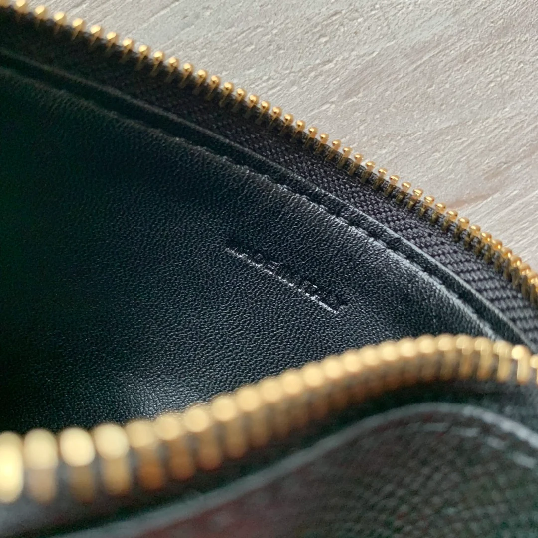 Кардхолдер Celine из зернистой телячьей кожи с застежкой-молнией - черный