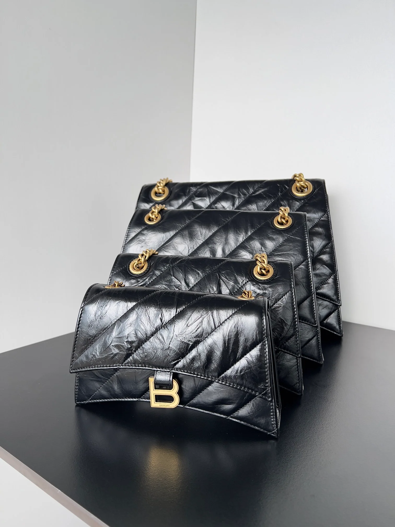 Сумка Balenciaga Chain Hourglass - большой размер 39 см - черная с золотой пряжкой