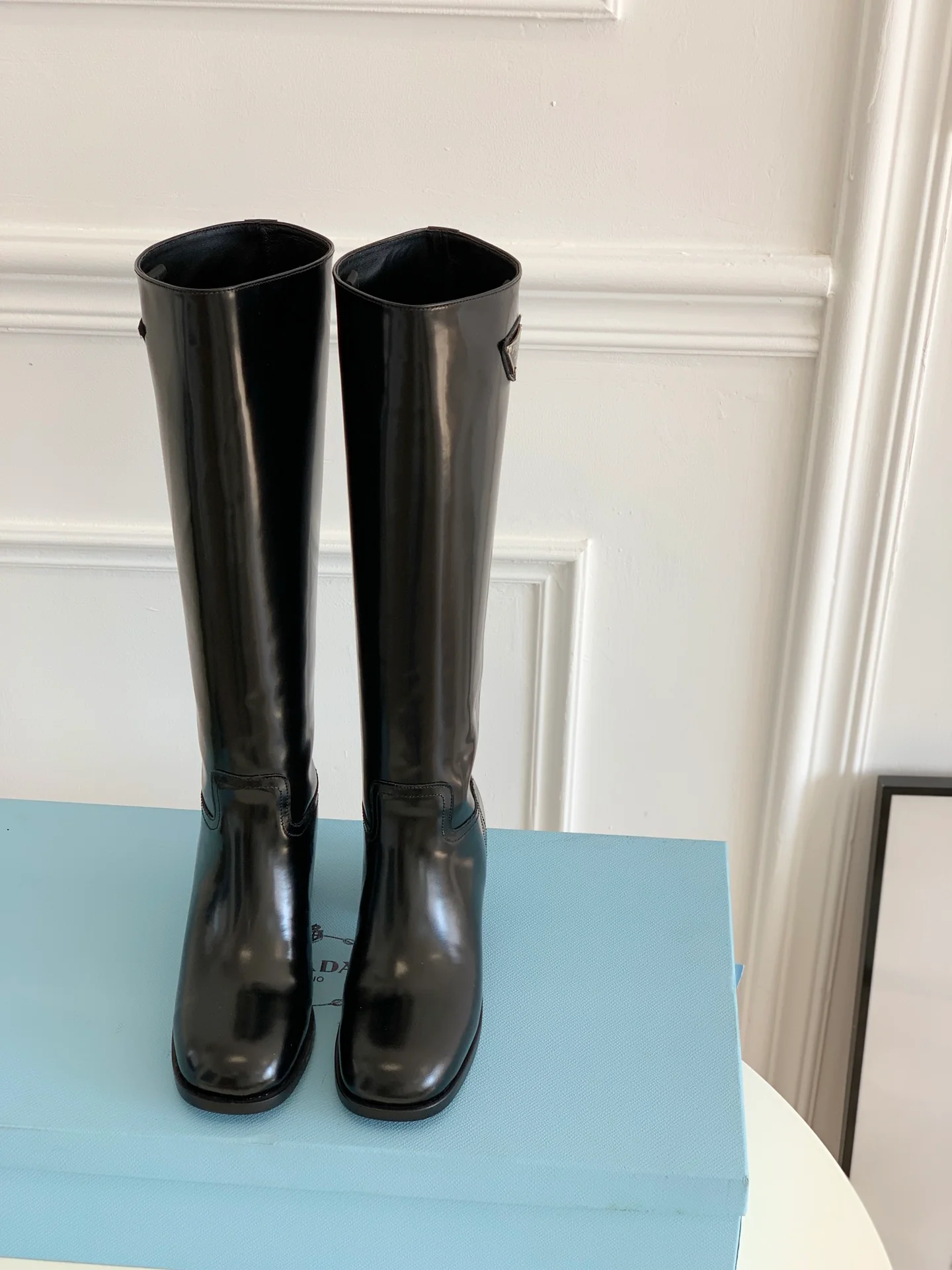 Новинки сезона осень/зима 2021 от Prada - Сапоги для верховой езды - 1