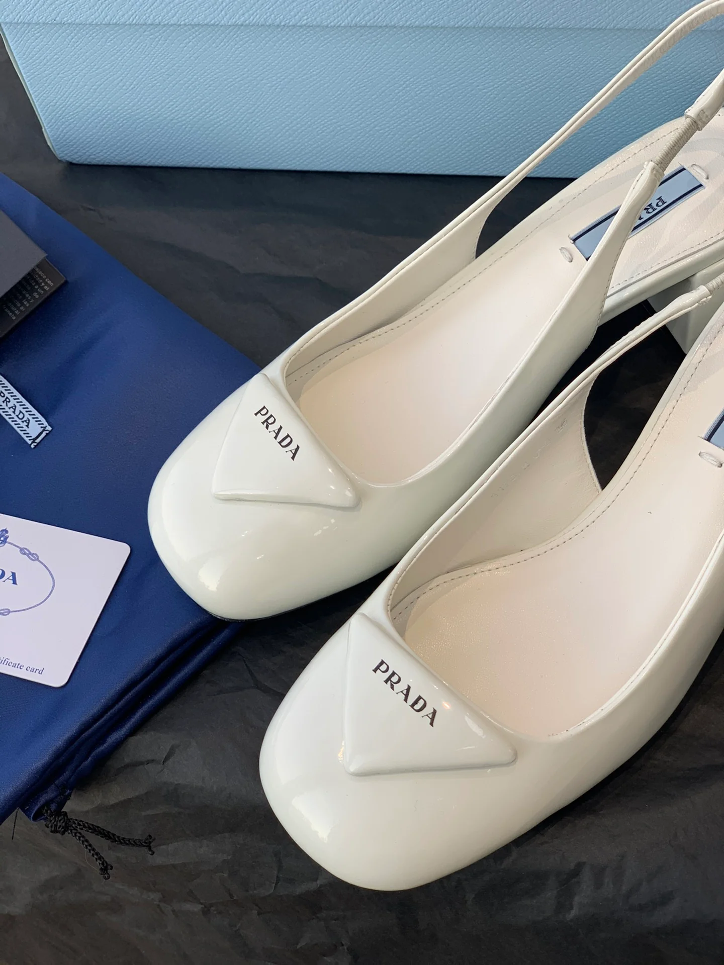 Туфли Prada - Туфли-мэри-джейн на низком каблуке от Prada - белые