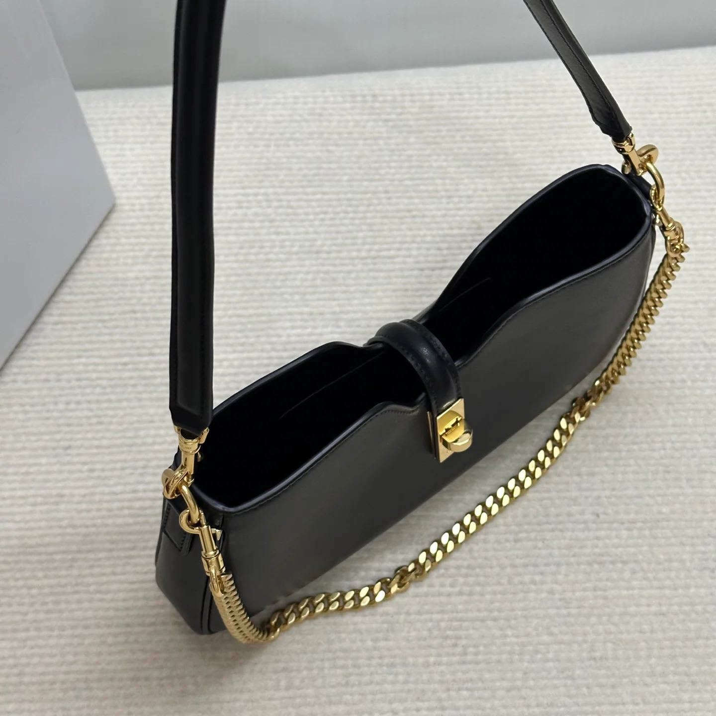 Кожаная сумка через плечо Celine Camille - черная