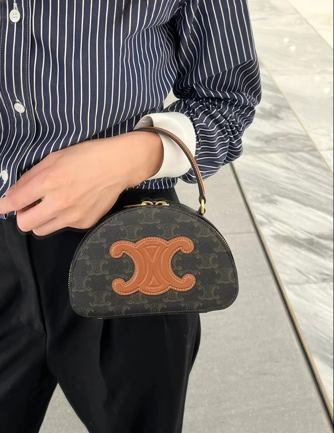 Celine - сумка ?Полумесяц? из телячьей кожи