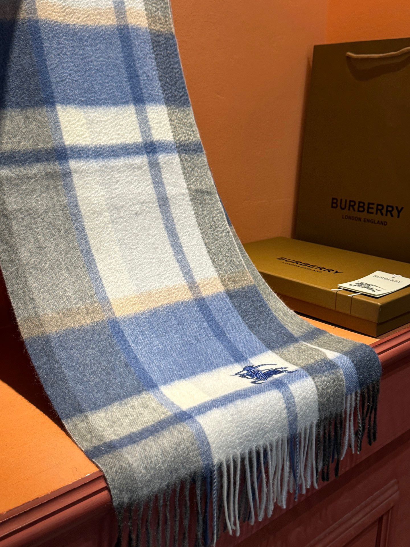 Классический клетчатый шарф Burberry 2024 — синий