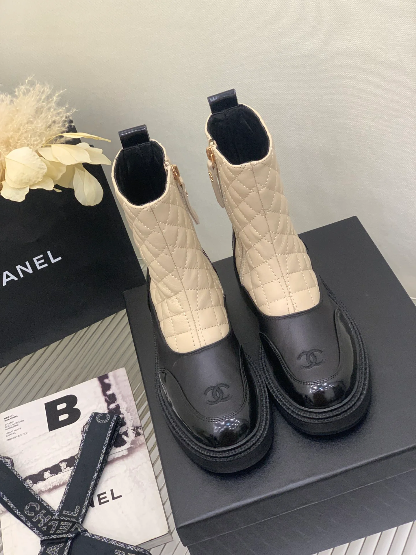 Коллекция Chanel 2022 года с подиума - Ботильоны с бриллиантовыми блестками - Абрикосовый цвет