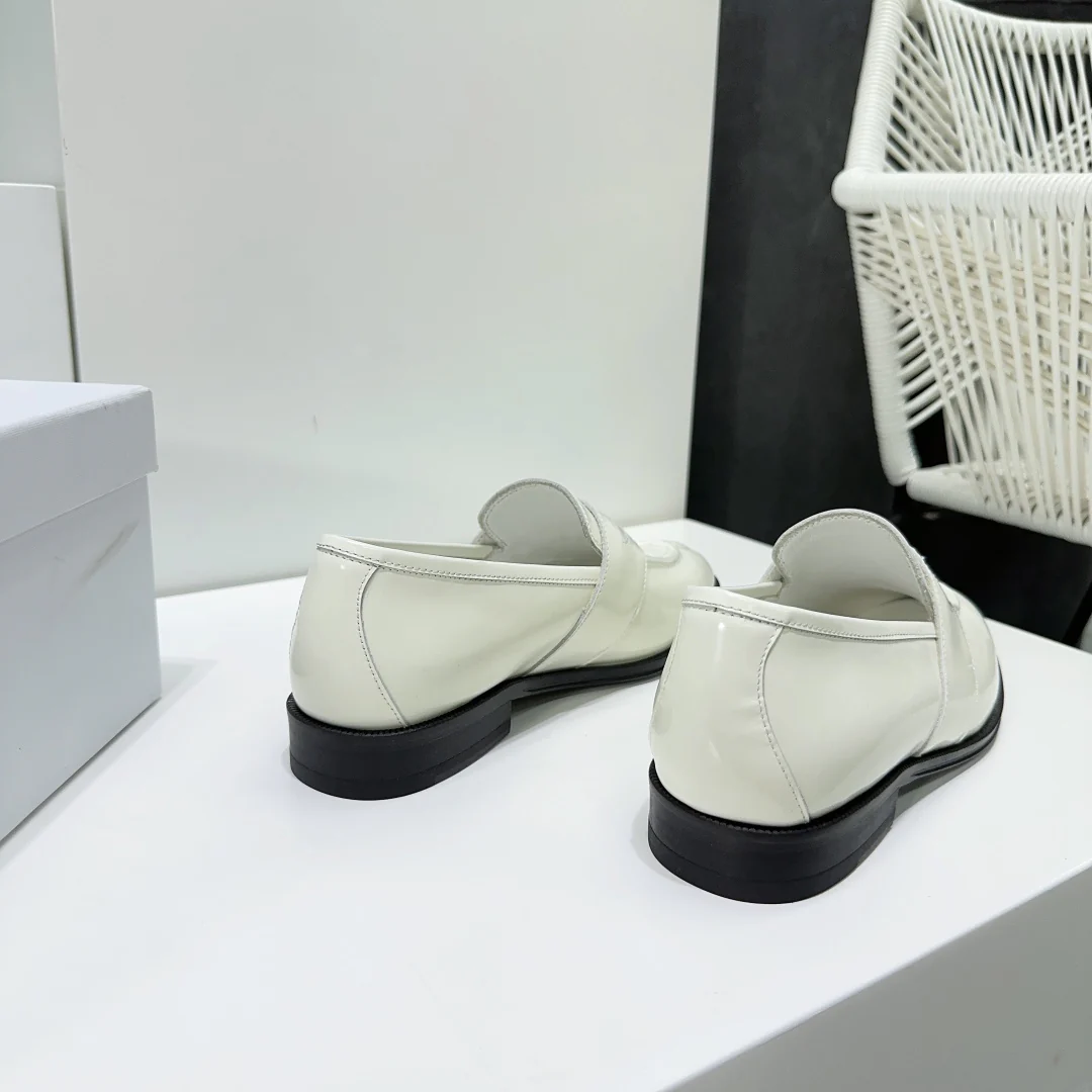 Новинка сезона осень/зима 2023 от Celine - туфли унисекс в стиле 