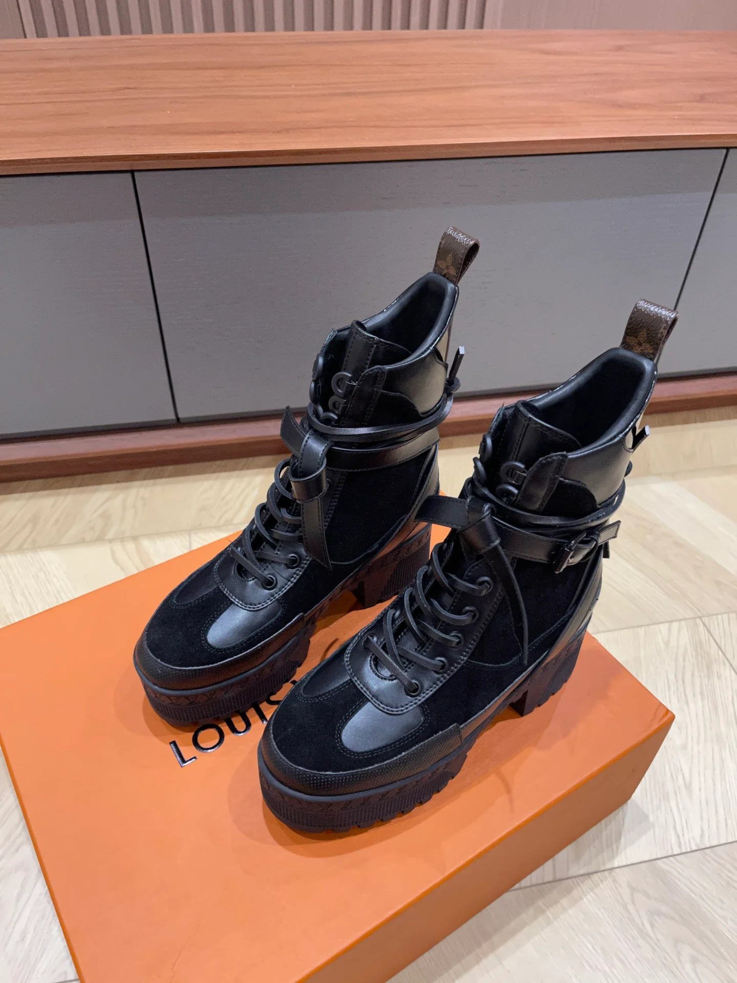 LV-2024 - Повседневные ботинки - Черные
